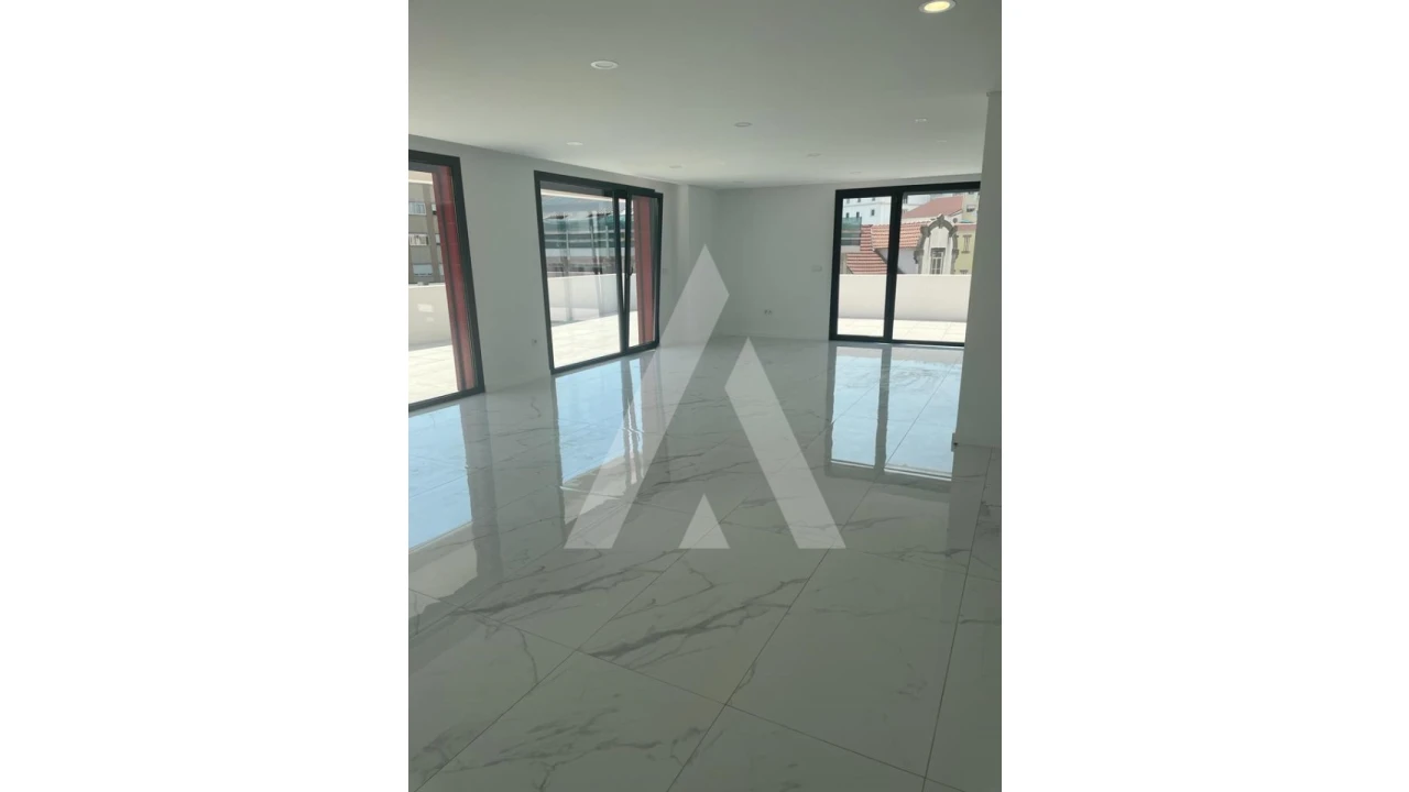 Apartamento T4 para Venda em Viseu Foto 5