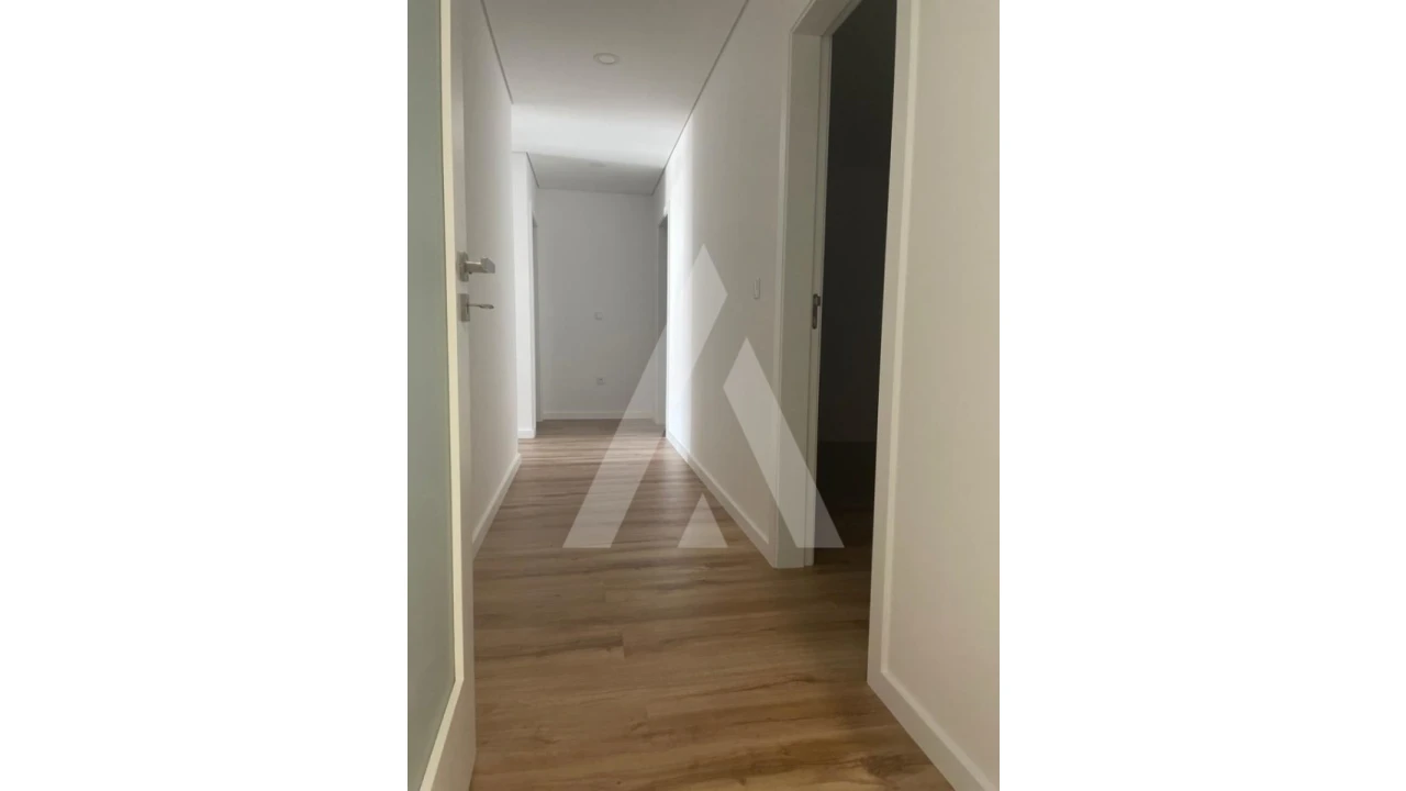 Apartamento T4 para Venda em Viseu Foto 12