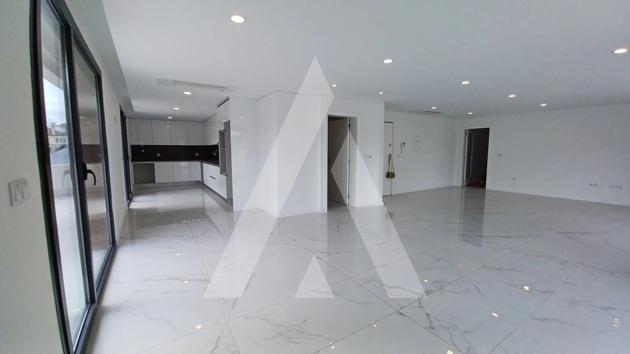 Apartamento T4 para Venda em Viseu Foto 3