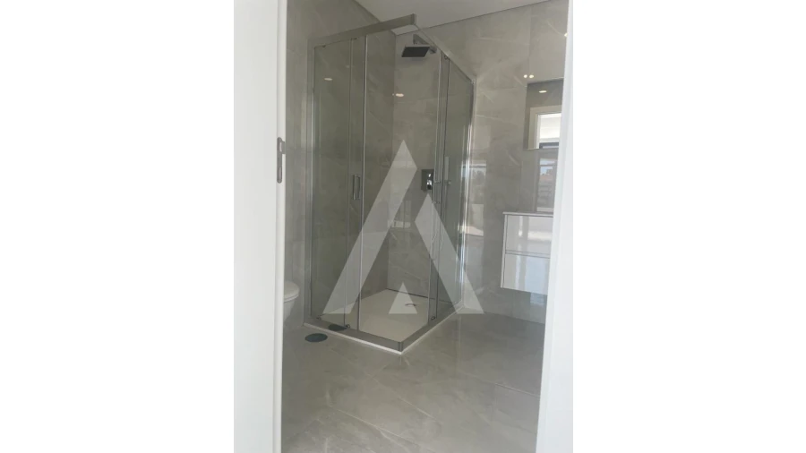 Apartamento T4 para Venda em Viseu Foto 9