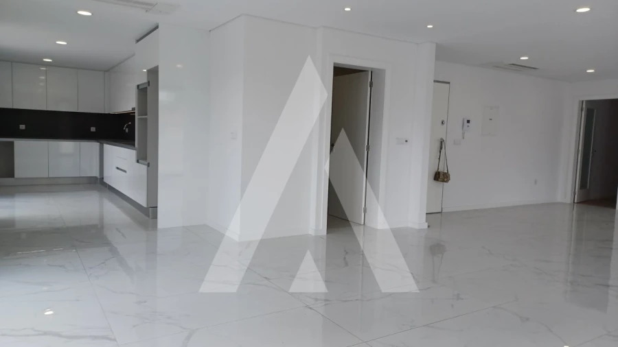 Apartamento T4 para Venda em Viseu Foto 4