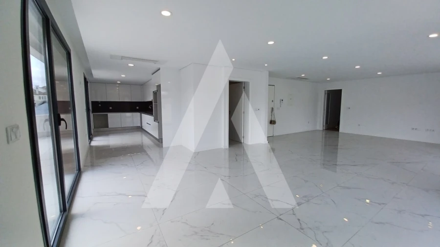 Apartamento T4 para Venda em Viseu Foto 3