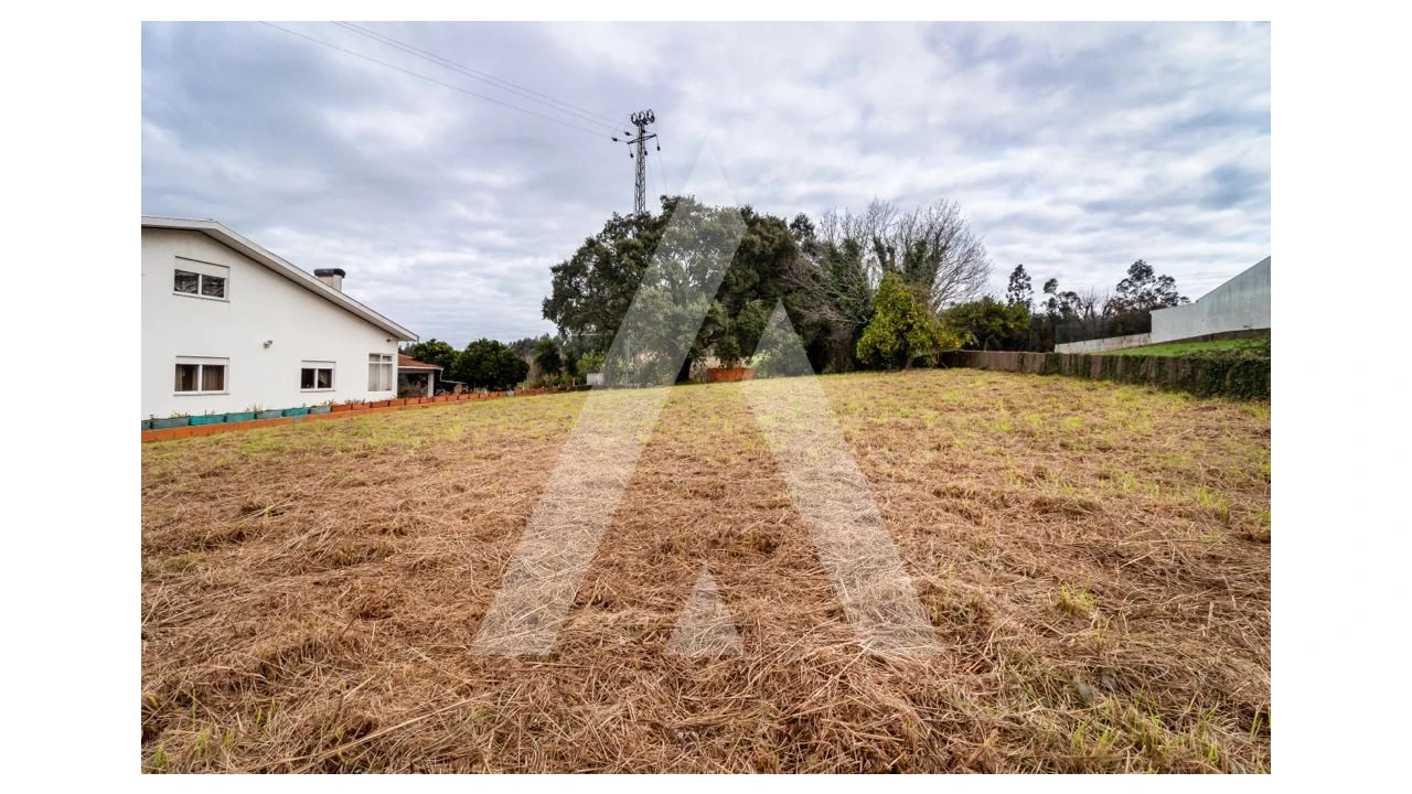 Terreno para Venda em Salreu Foto 1