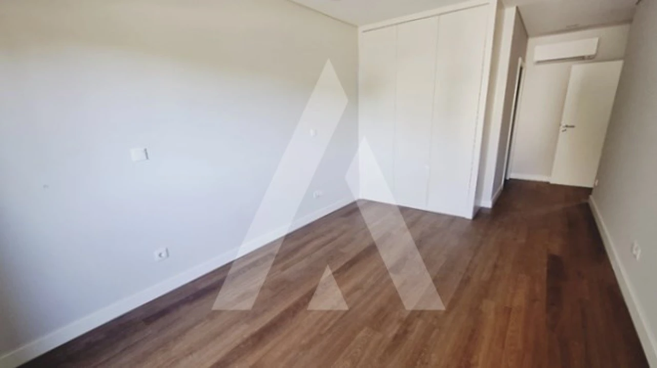 Apartamento T4 para Venda em Viseu Foto 5