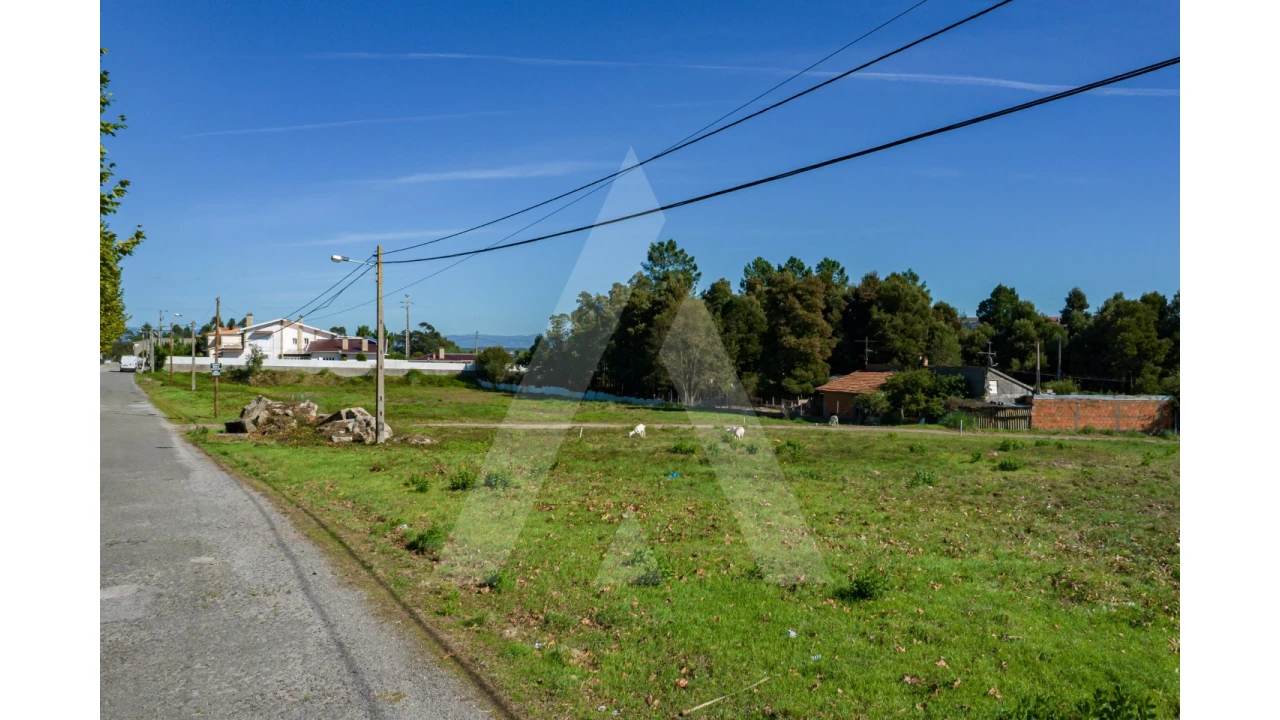 Terreno para Venda em Eixo e Eirol Foto 1