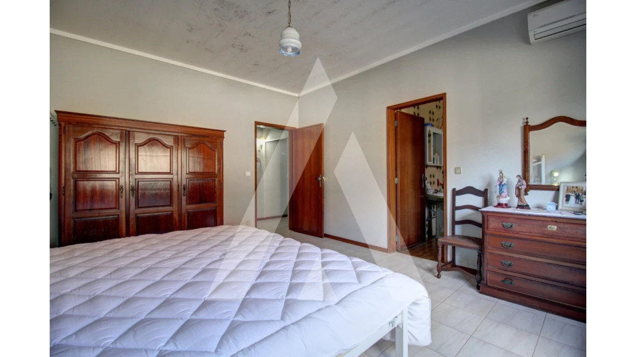 Moradia T6 para Venda em Fermentelos Foto 8