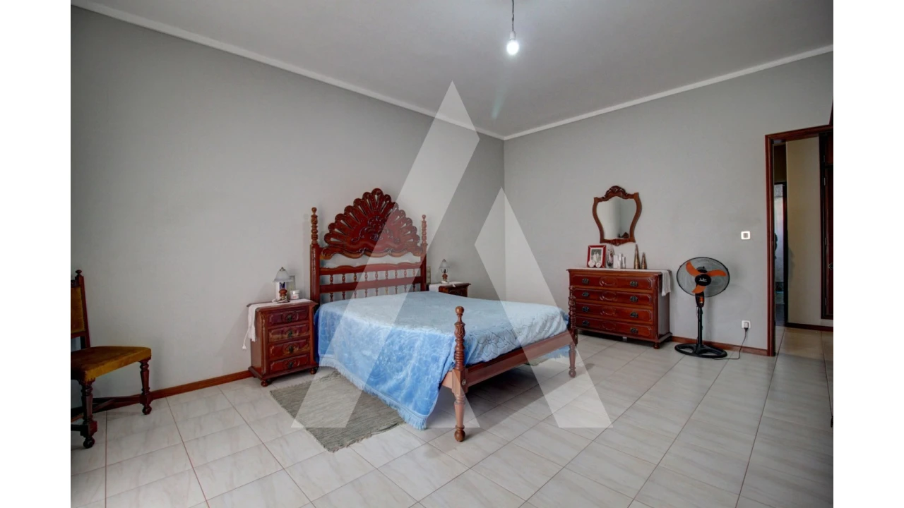 Moradia T6 para Venda em Fermentelos Foto 17