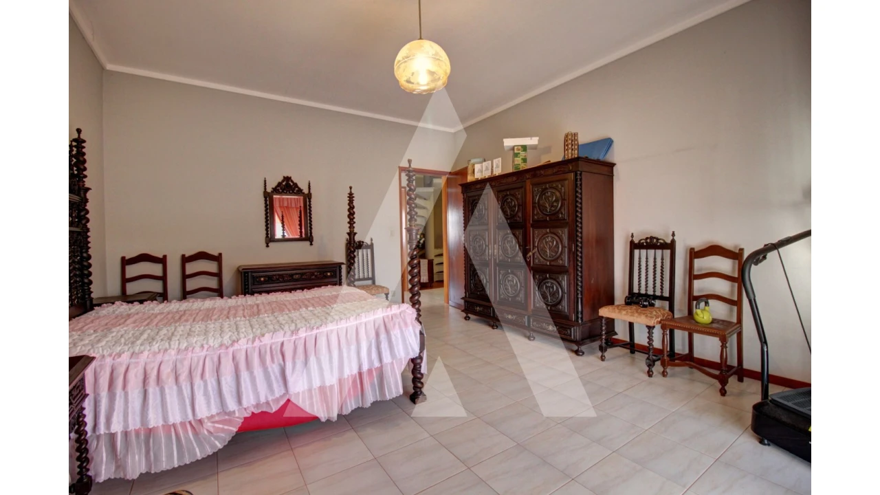 Moradia T6 para Venda em Fermentelos Foto 23