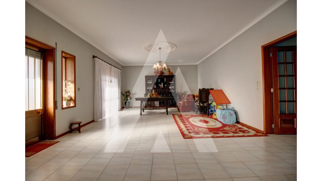 Moradia T6 para Venda em Fermentelos Foto 1