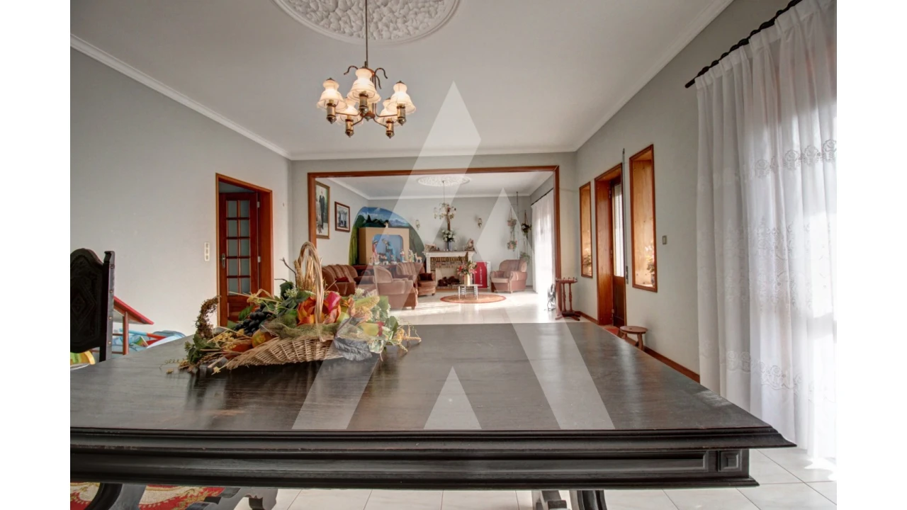 Moradia T6 para Venda em Fermentelos Foto 4