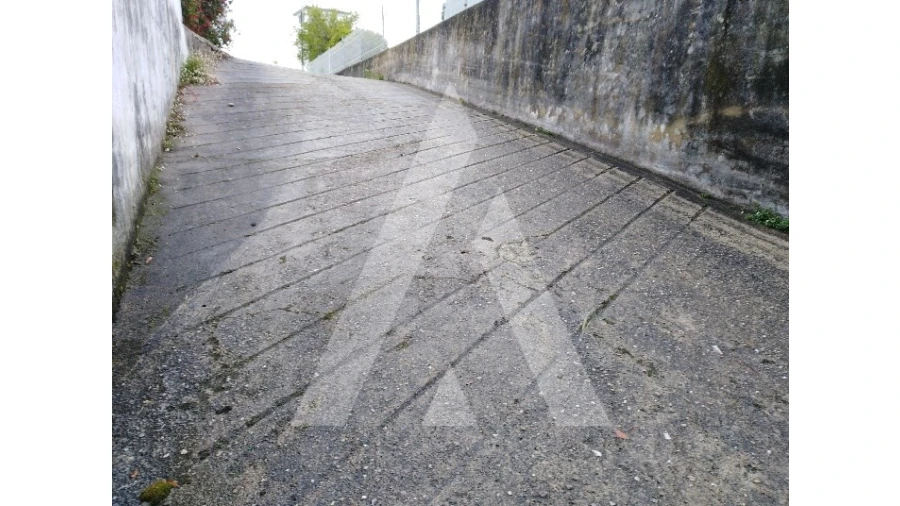 Garagem para Venda em Oiã