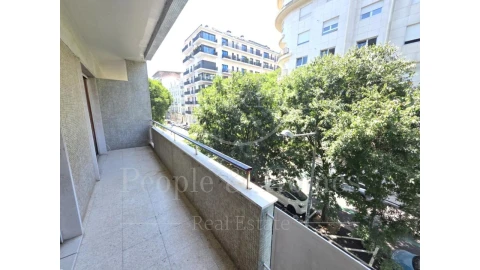 Apartamento T4 para Arrendamento em Avenidas Novas