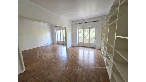 Apartamento T4 para Arrendamento em Avenidas Novas