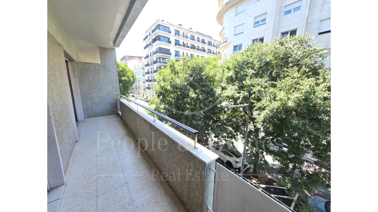 Apartamento T4 para Arrendamento em Avenidas Novas Foto 14