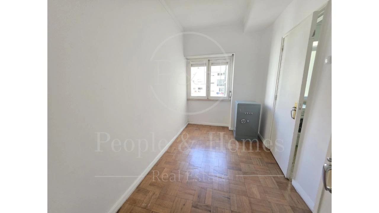Apartamento T4 para Arrendamento em Avenidas Novas Foto 20