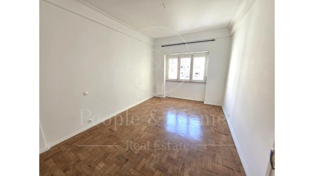 Apartamento T4 para Arrendamento em Avenidas Novas Foto 25