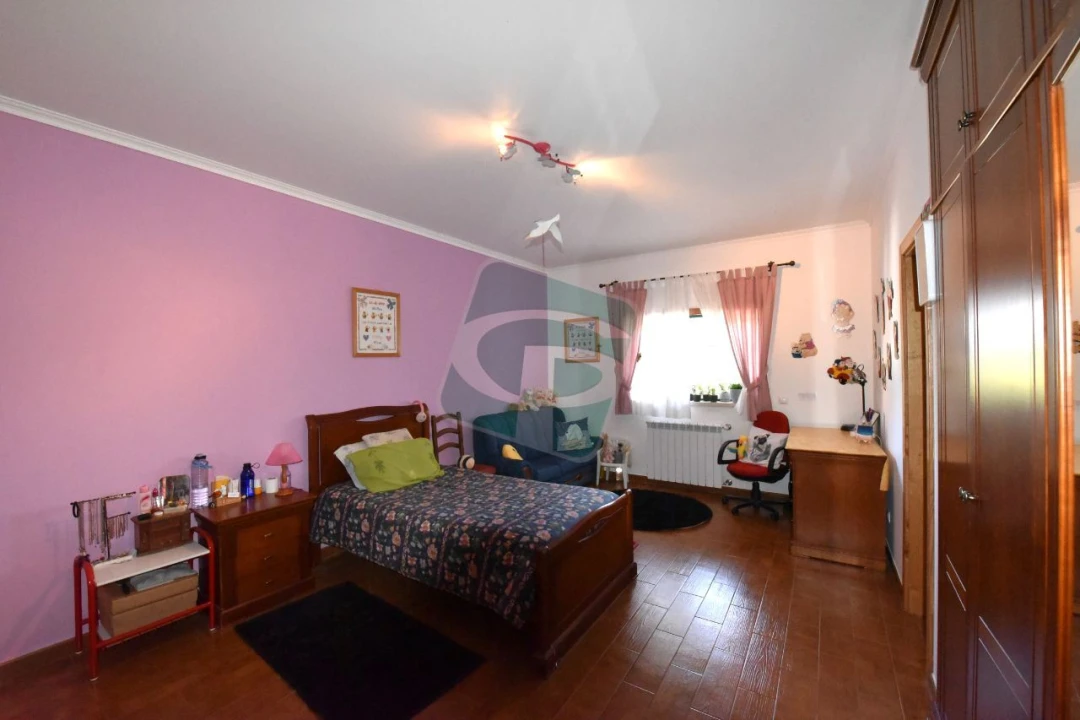 Moradia T5 para Venda em Alcoentre Foto 14