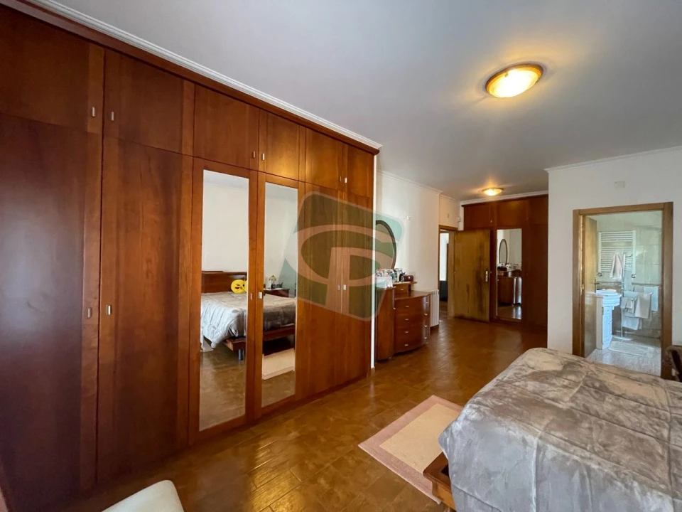 Moradia T5 para Venda em Alcoentre Foto 4