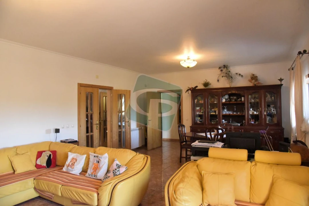 Moradia T5 para Venda em Alcoentre Foto 11