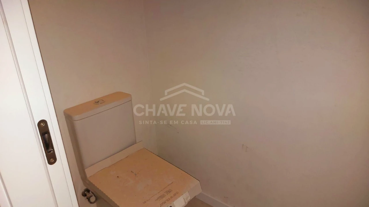 Loja para Venda em Custóias, Leça do Balio e Guifões Foto 8