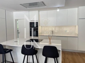 Apartamento T6 para Venda em São Martinho