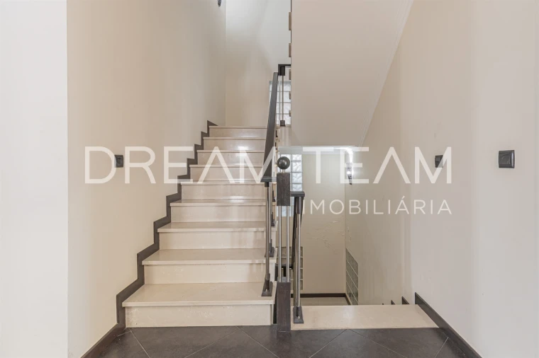 Moradia T4 para Venda em Gambia-Pontes-Alto da Guerra Foto 21