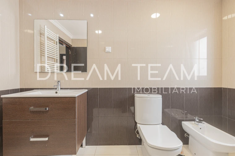 Moradia T4 para Venda em Gambia-Pontes-Alto da Guerra Foto 30