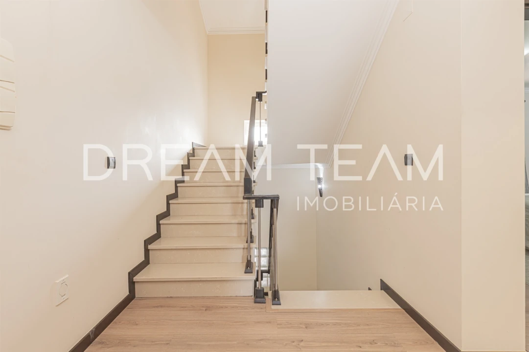 Moradia T4 para Venda em Gambia-Pontes-Alto da Guerra Foto 27