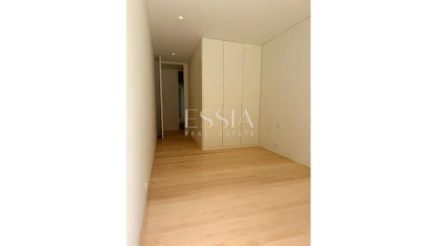 Apartamento T4 para Venda em Lordelo do Ouro e Massarelos