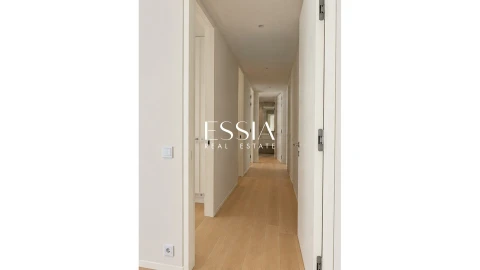 Apartamento T4 para Venda em Lordelo do Ouro e Massarelos