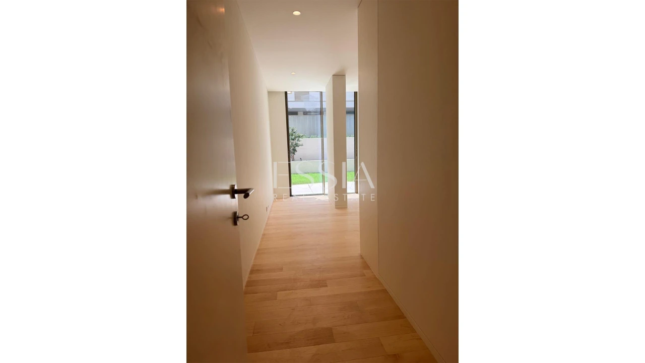 Apartamento T4 para Venda em Lordelo do Ouro e Massarelos Foto 16