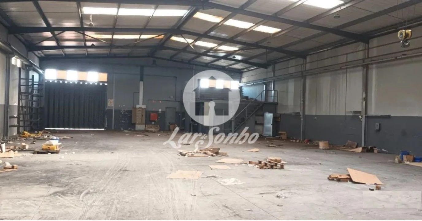 Armazém para Venda em Vilar e Mosteiró Foto 4