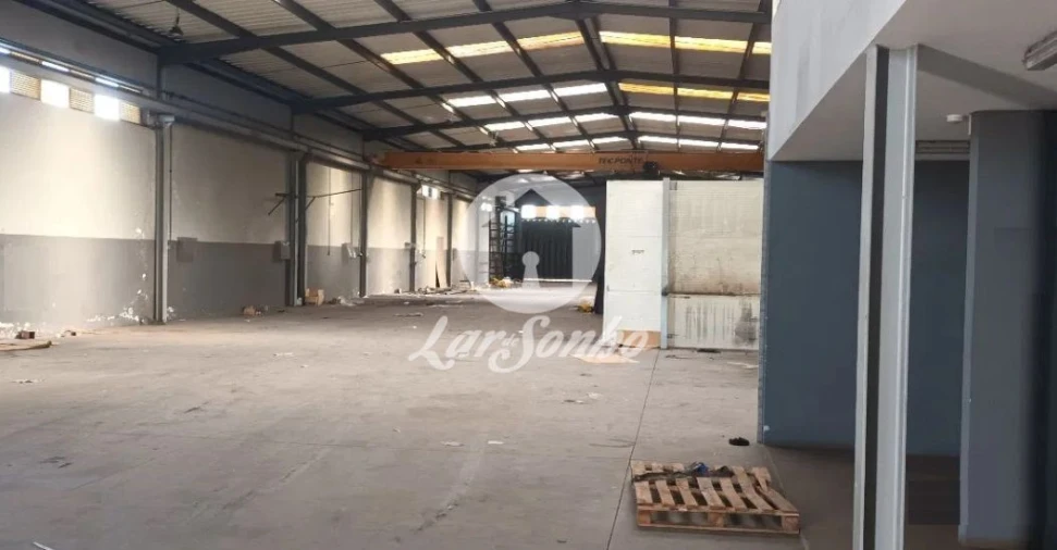 Armazém para Venda em Vilar e Mosteiró Foto 2