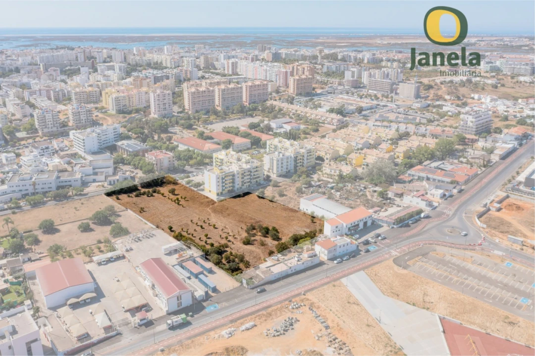 Terreno para Venda em Faro (Sé e São Pedro) Foto 1