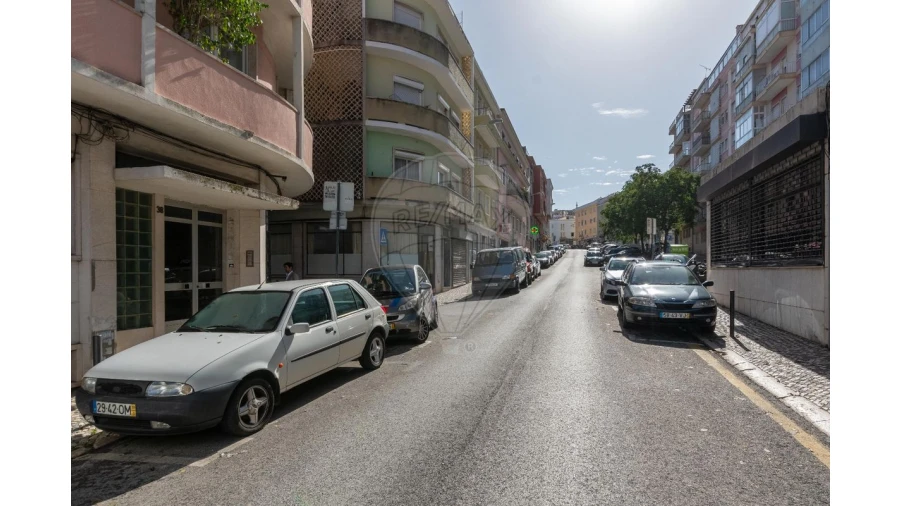 Loja para Venda em Campolide Foto 21