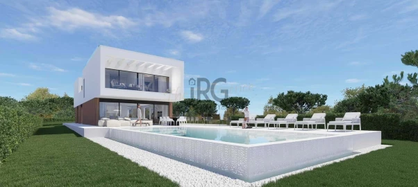 Moradia T4 para Venda em Quarteira