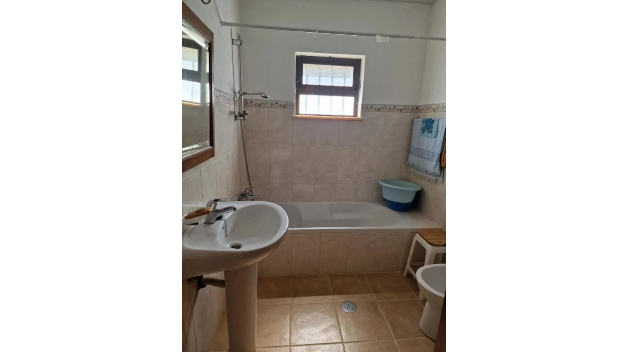 Quinta T2 para Venda em Santa Catarina da Fonte do Bispo Foto 8