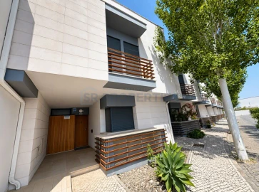 Moradia T3 para Venda em Quarteira