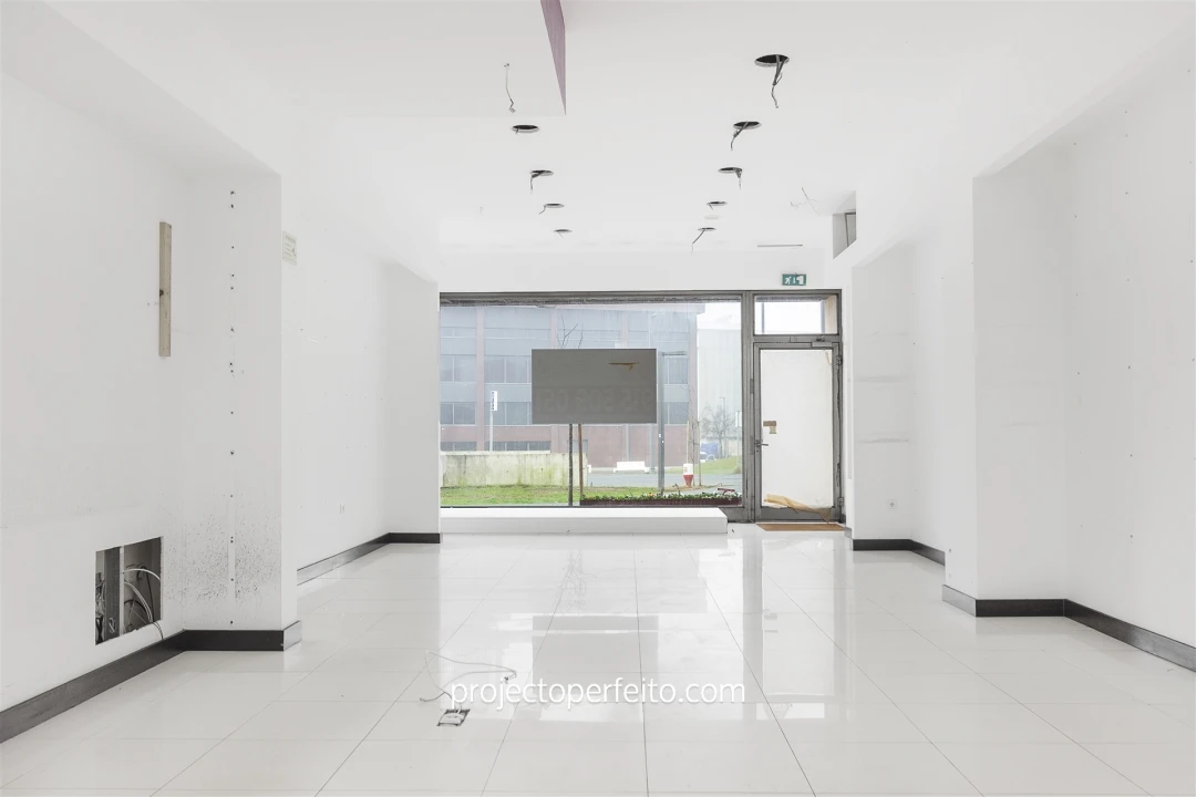 Loja para Arrendamento em Espinho Foto 3