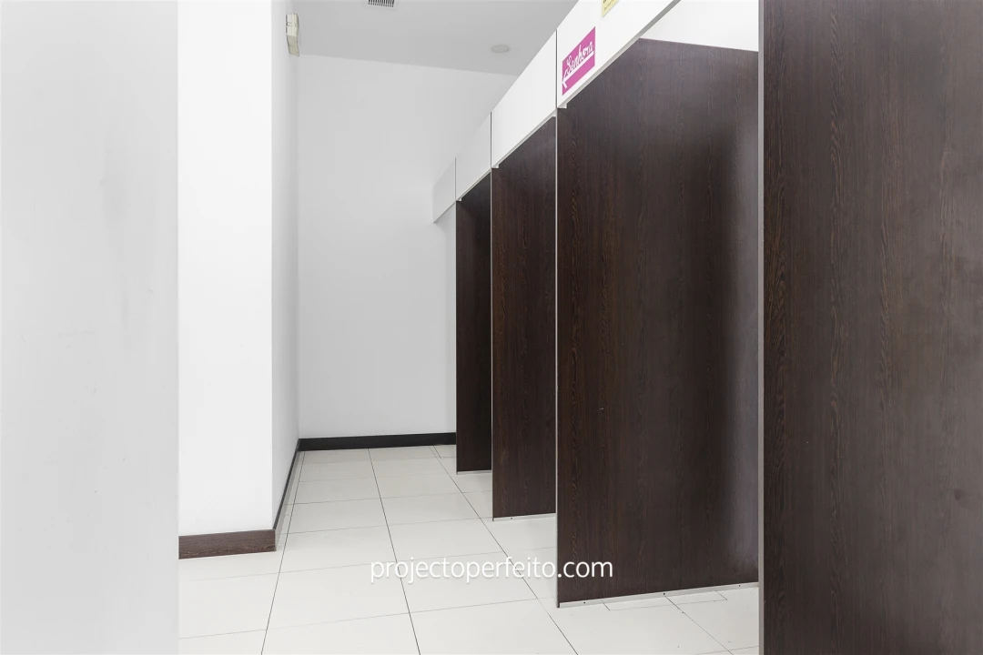 Loja para Arrendamento em Espinho Foto 10