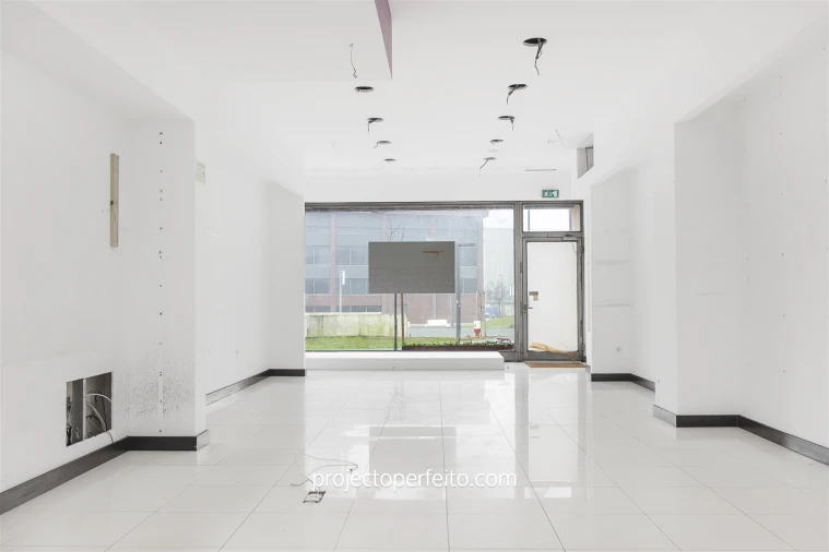 Loja para Arrendamento em Espinho Foto 3