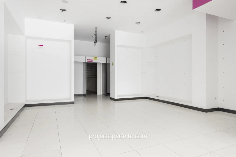 Loja para Arrendamento em Espinho Foto 9