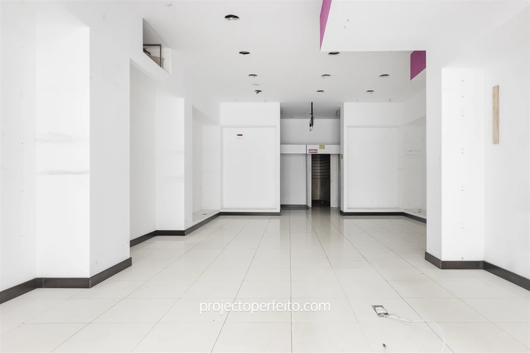 Loja para Arrendamento em Espinho Foto 8