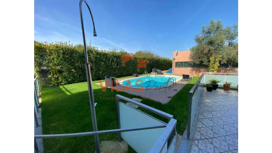 Moradia T5 para Venda em Meixomil Foto 1