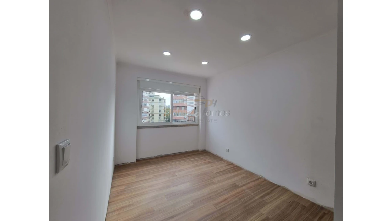 Apartamento T2 para Venda em Odivelas Foto 12