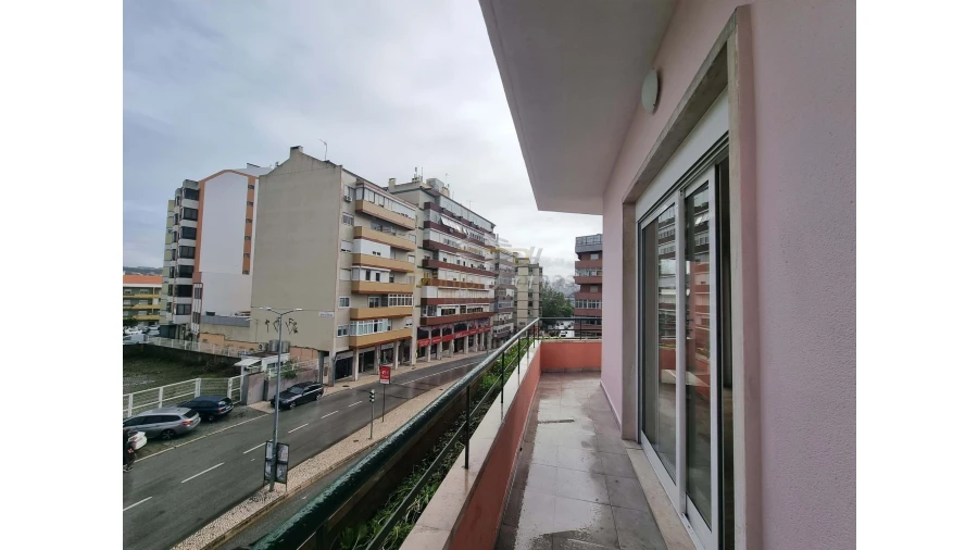 Apartamento T2 para Venda em Odivelas Foto 25