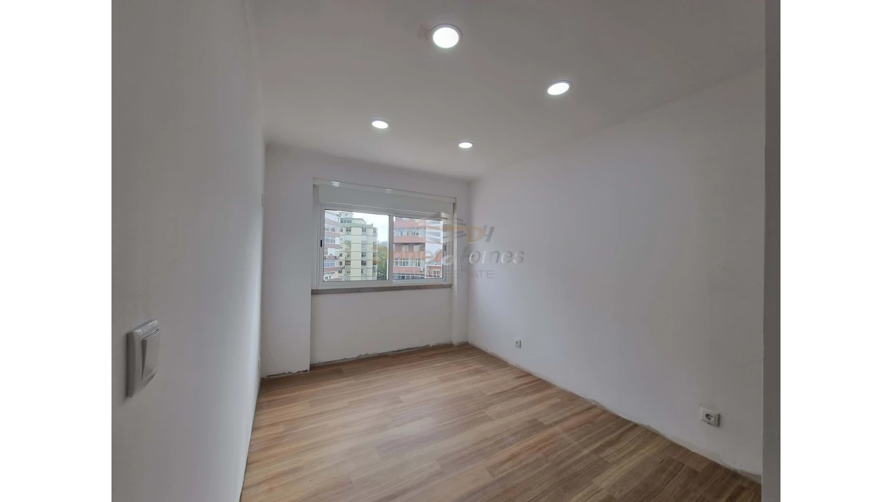 Apartamento T2 para Venda em Odivelas Foto 11