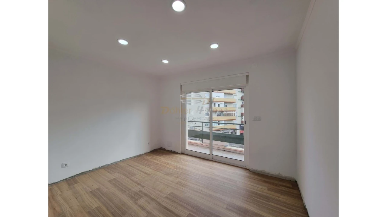 Apartamento T2 para Venda em Odivelas Foto 8