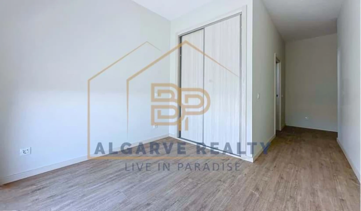 Apartamento T4 para Venda em Portimão Foto 8