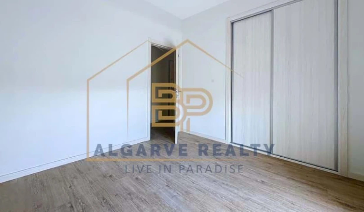 Apartamento T4 para Venda em Portimão Foto 10